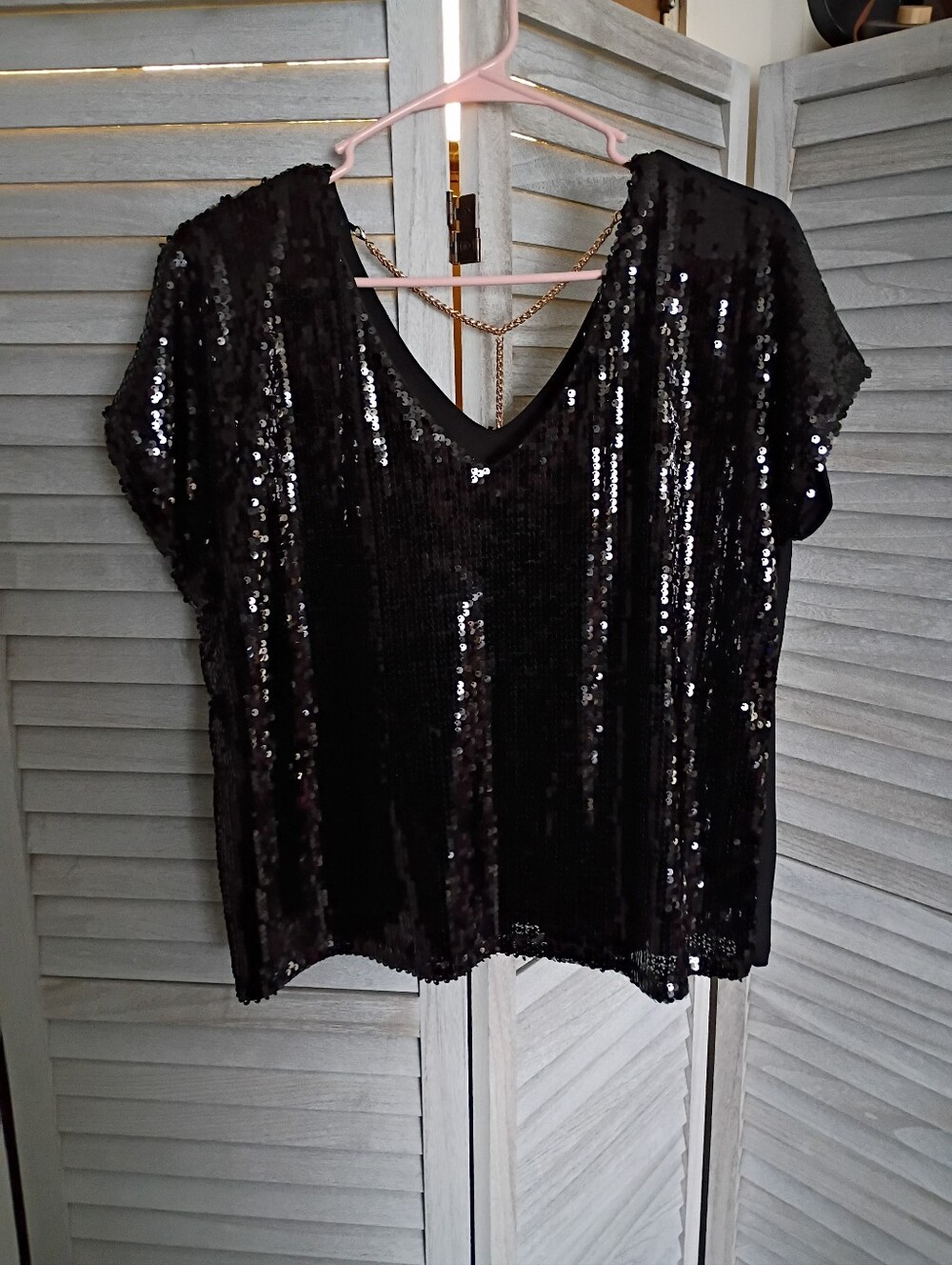Modern Attraction Size Medium Black Sequin Short Sleeve Chain Detail Top NWOT